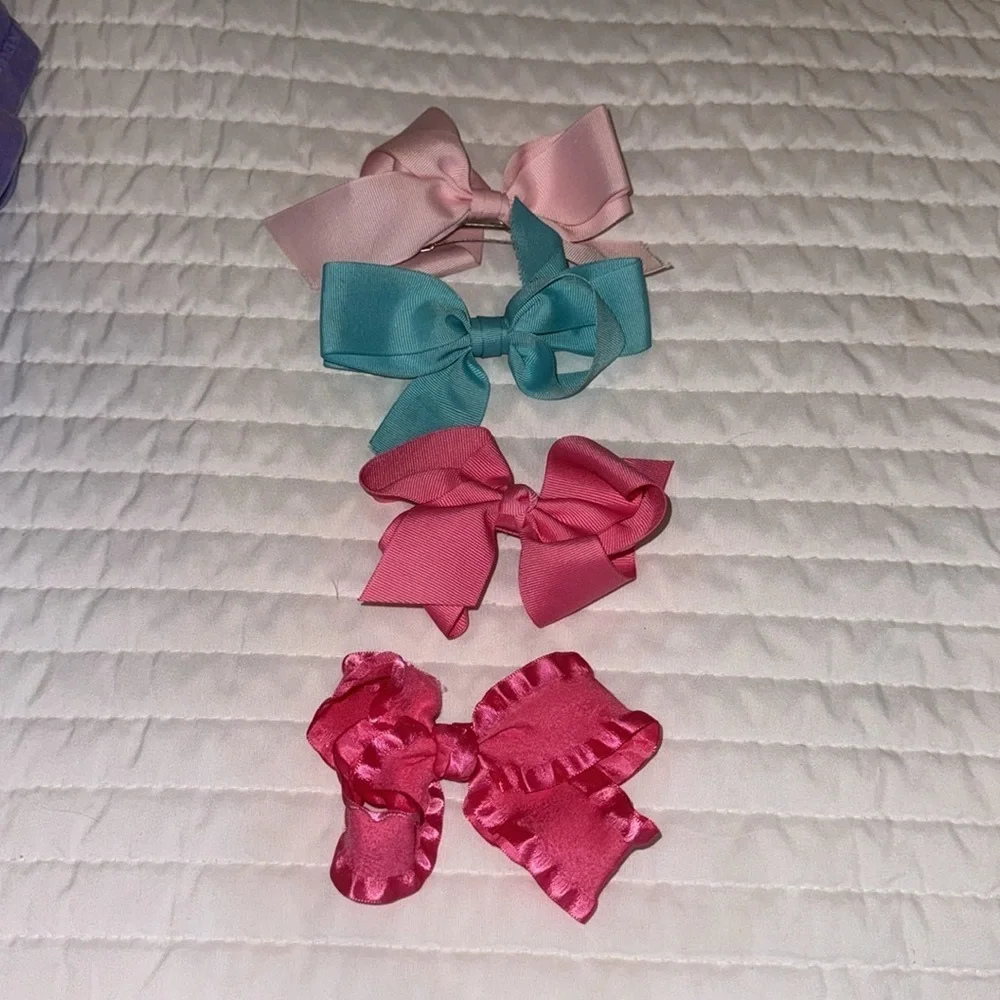 Bow lot - Picture 1 of 3